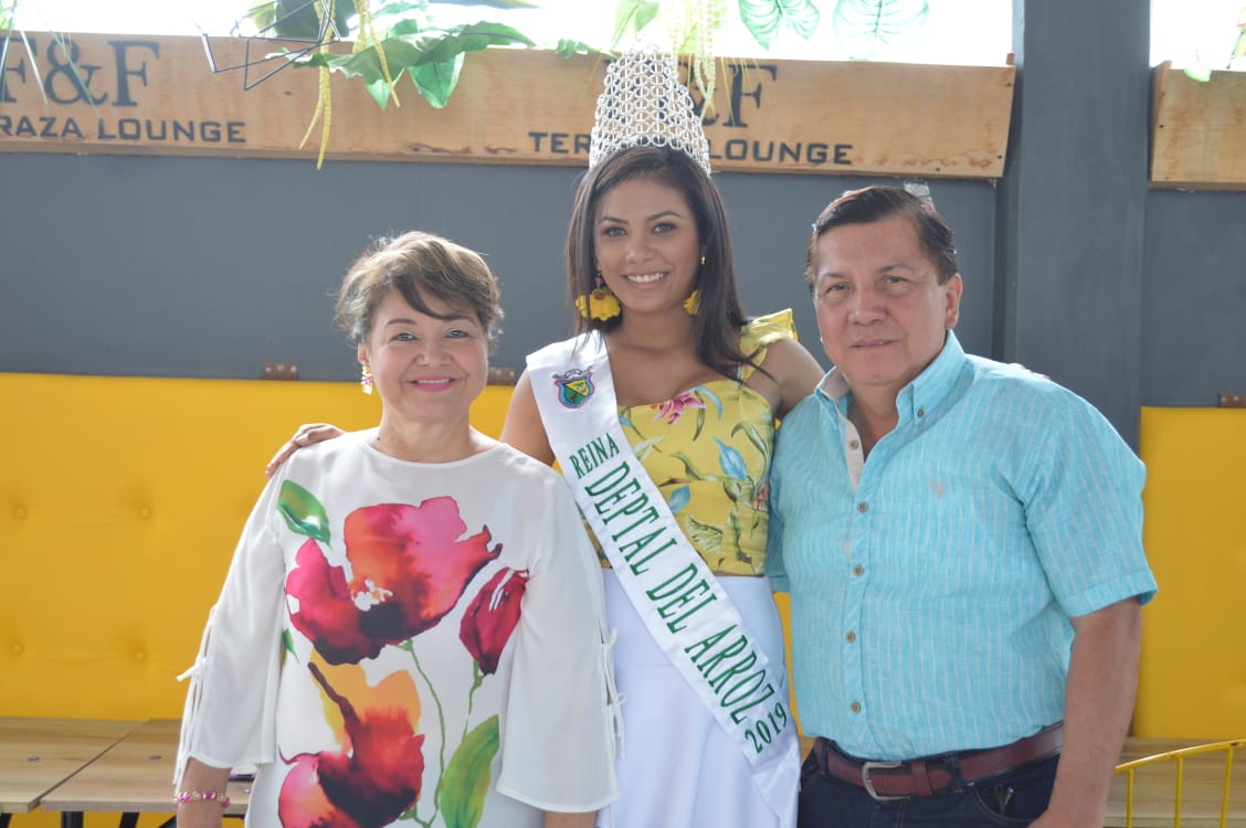 Carmenza Cortes, Gestora Social del municipio; Karol Sofía Medina, Reina Departamental del Arroz 2019 y  Aldemar Gutiérrez, Alcalde de Campoalegre.
